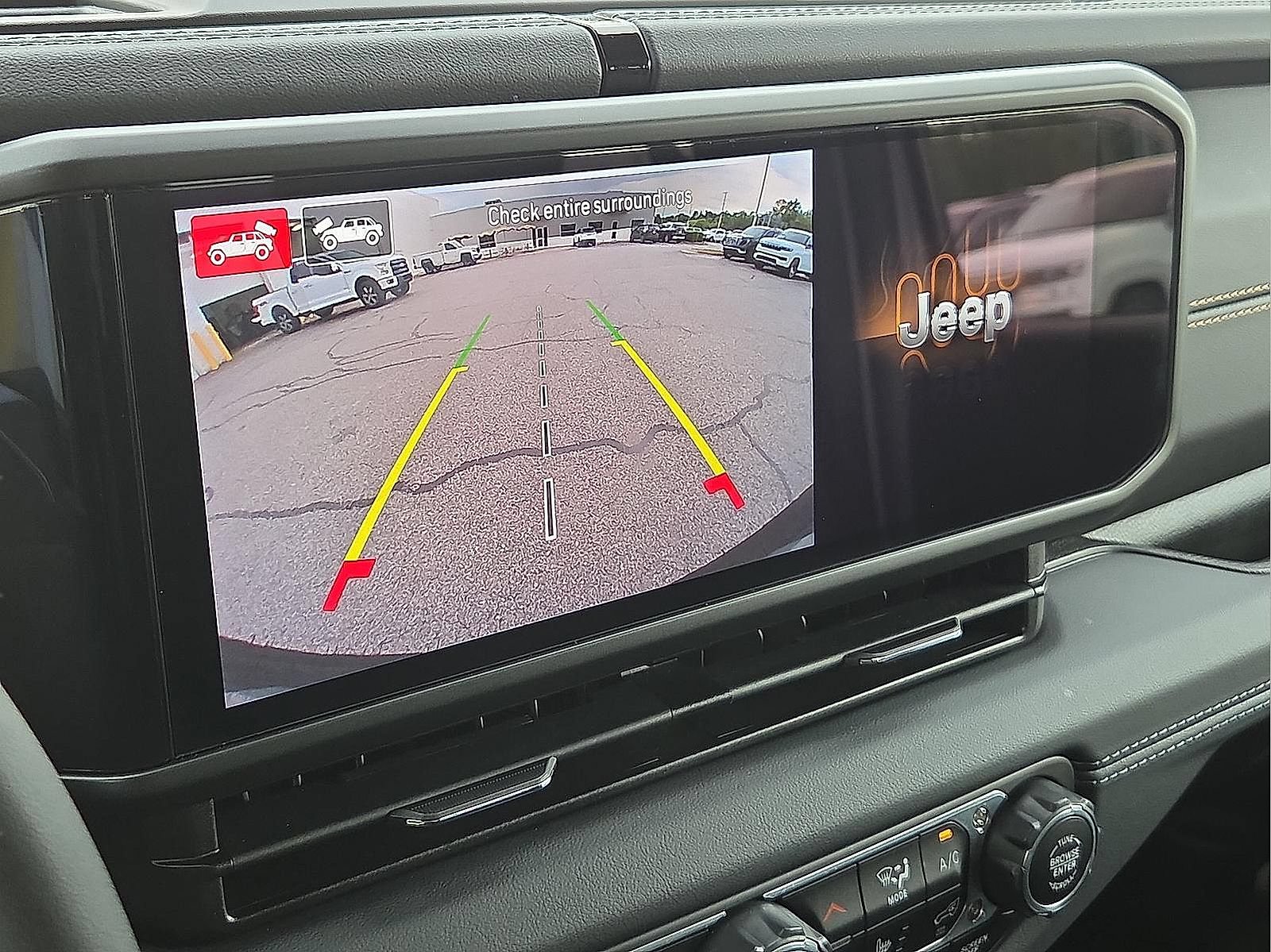 Used 2024 Jeep Wrangler Unlimited Sahara w/ Technology Group AWD/4WD image 8