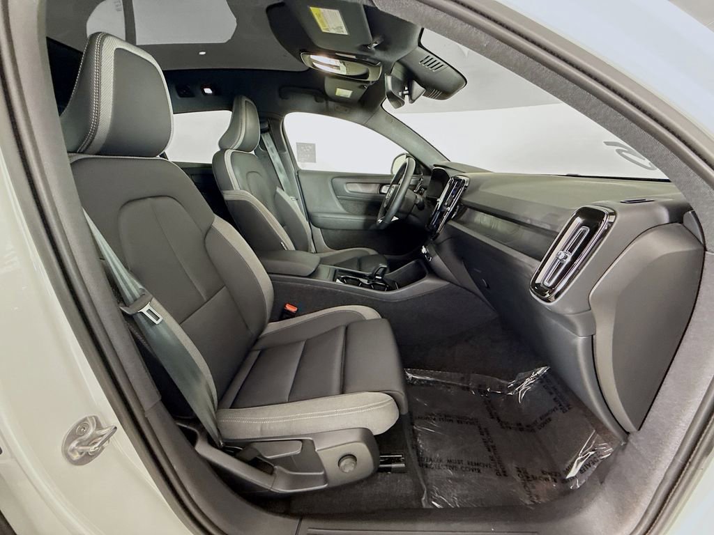 Used 2023 Volvo C40 Recharge Core image 29
