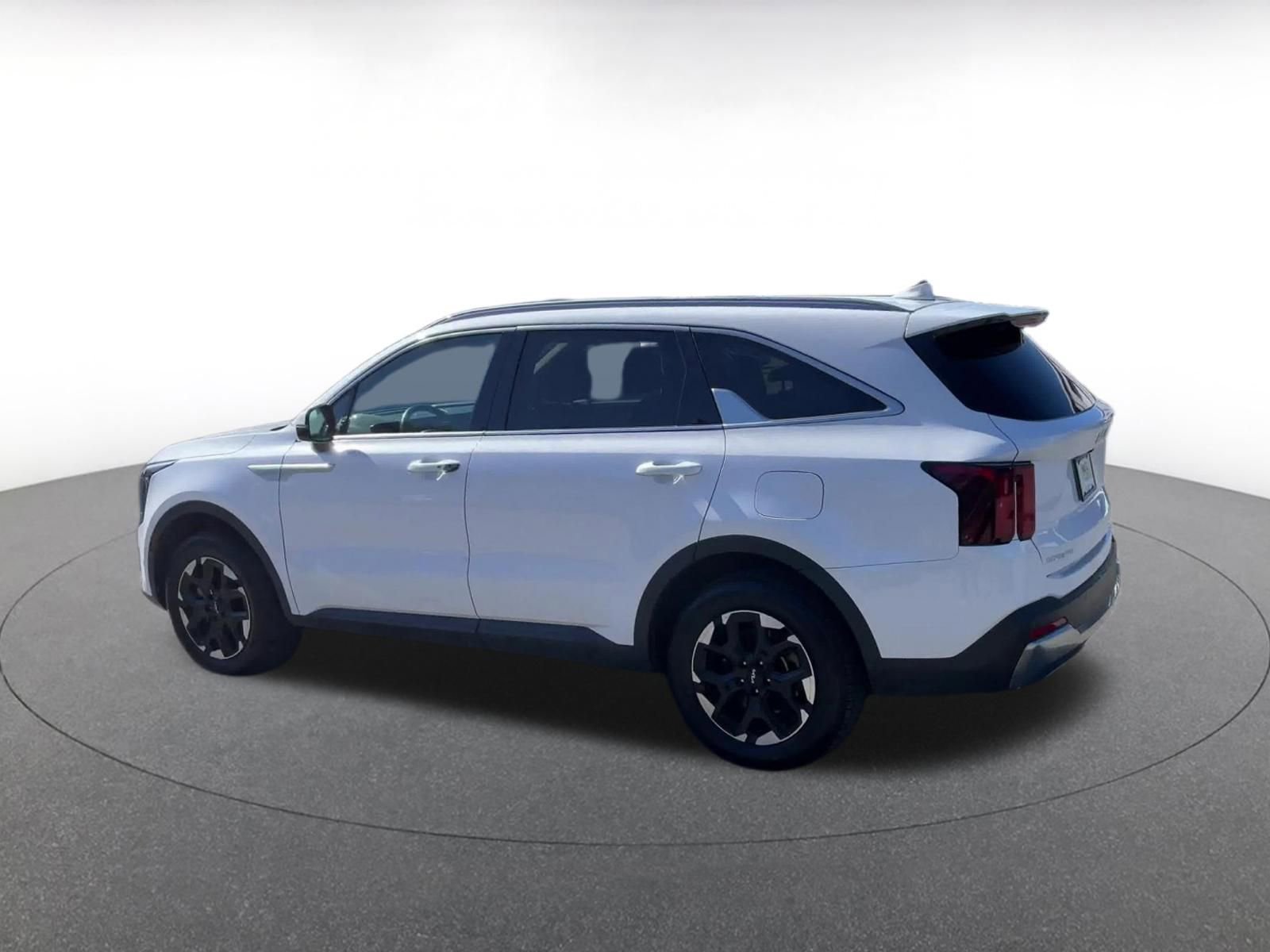 Used 2024 Kia Sorento S image 9