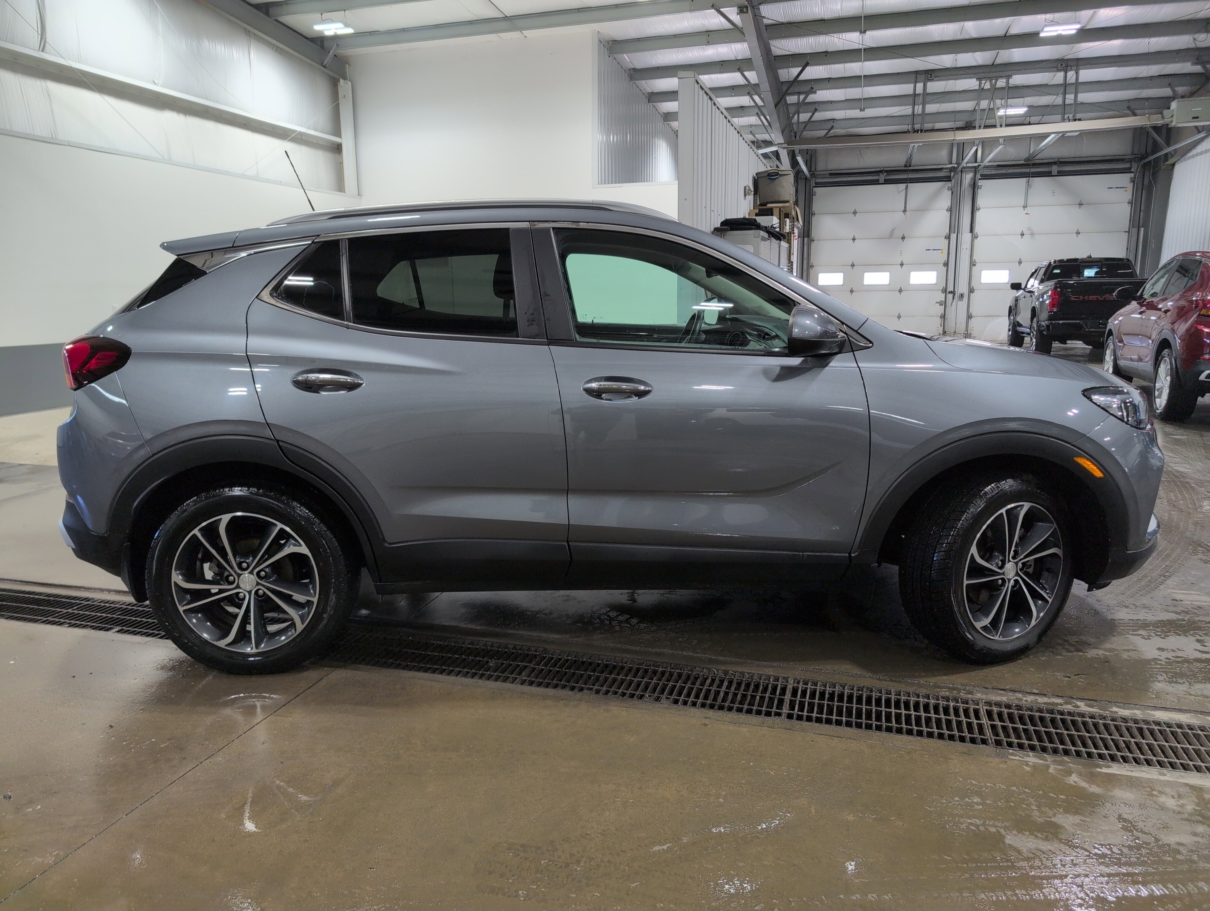 Used 2021 Buick Encore GX Select image 2