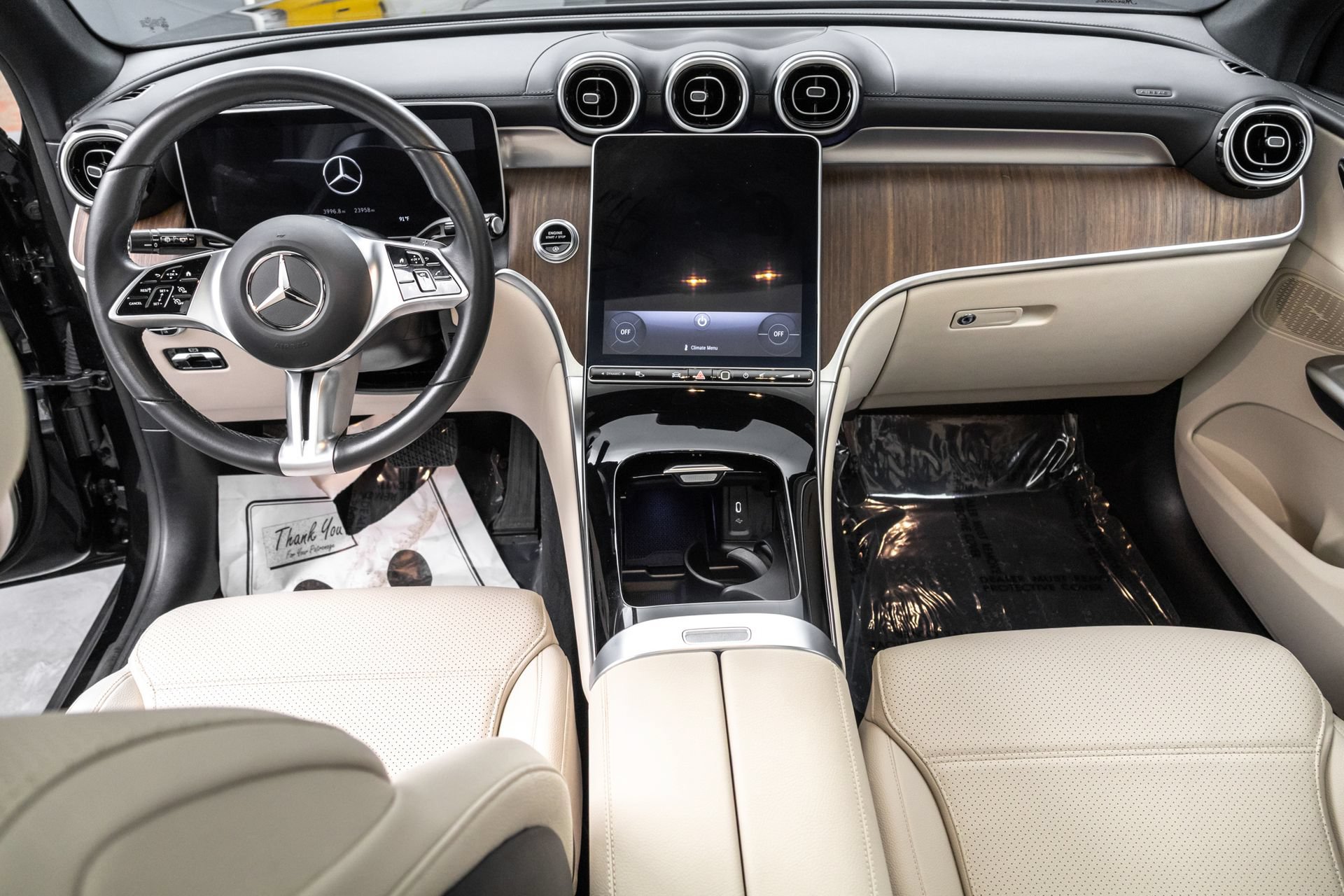 Used 2024 Mercedes-Benz GLC 300 4MATIC image 29