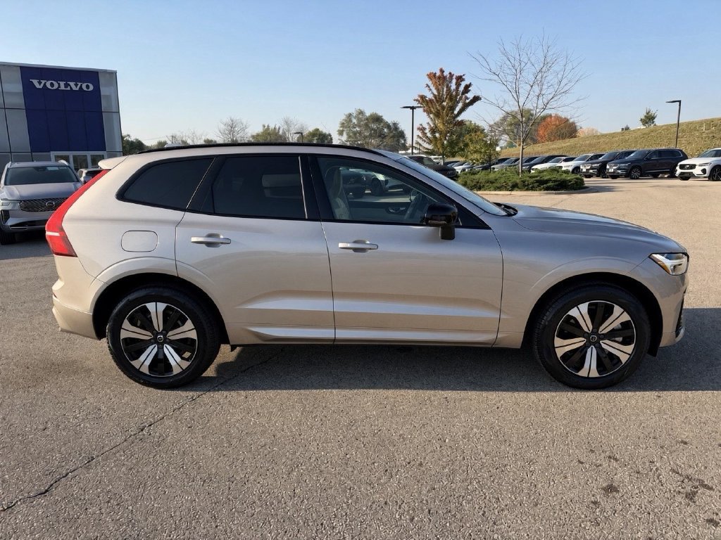 Certified 2024 Volvo XC60 T8 Core w/ Climate Package AWD/4WD image 2