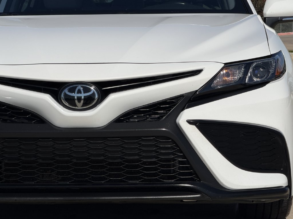 Used 2024 Toyota Camry SE FWD image 8