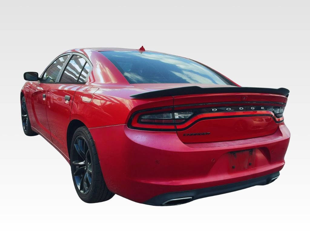 Used 2016 Dodge Charger SXT RWD image 3