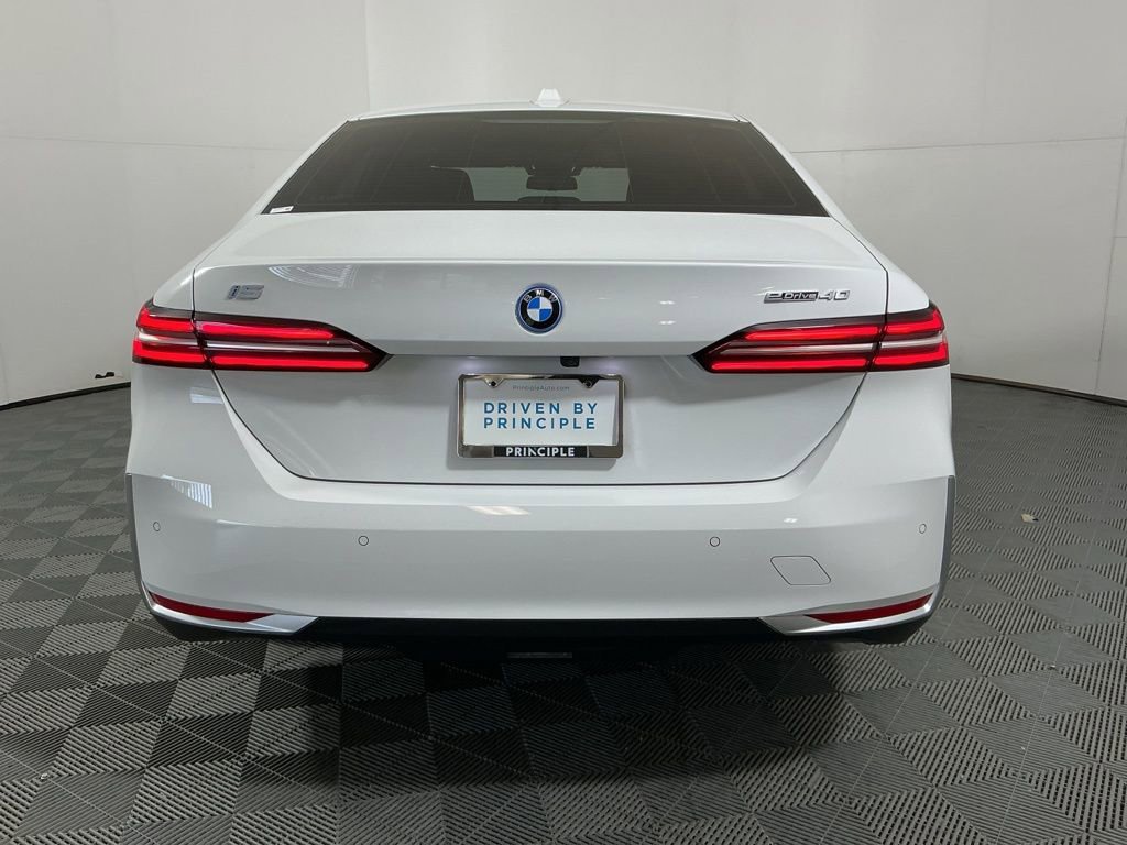 Certified 2025 BMW i5 eDrive40i image 5