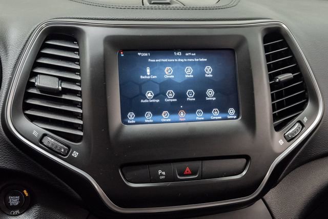 Used 2019 Jeep Cherokee Latitude Plus FWD image 17
