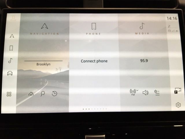 New 2024 Land Rover Discovery Dynamic SE image 18