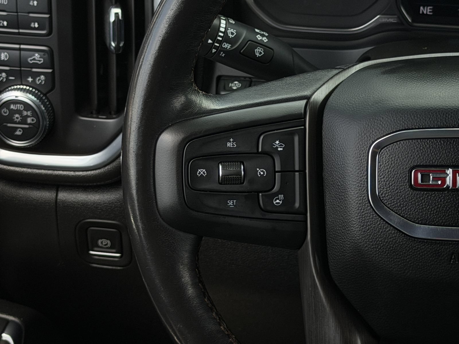Used 2022 GMC Sierra 2500 AT4 w/ AT4 Premium Plus Package AWD/4WD image 17
