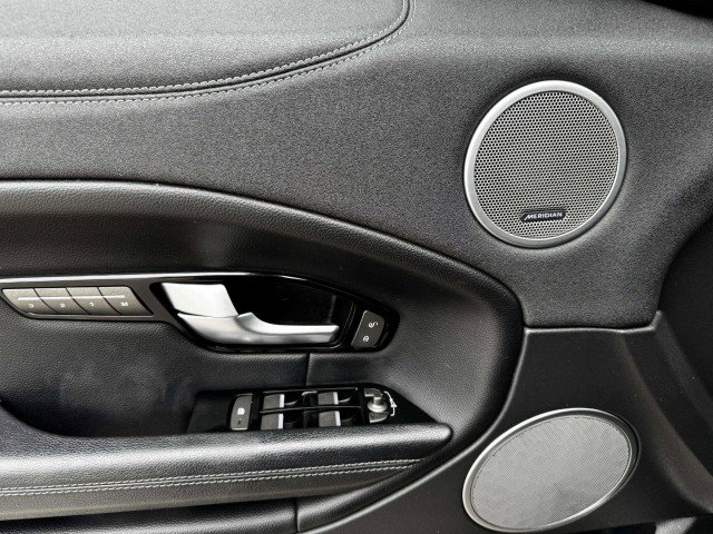 Used 2017 Land Rover Range Rover Evoque SE image 18