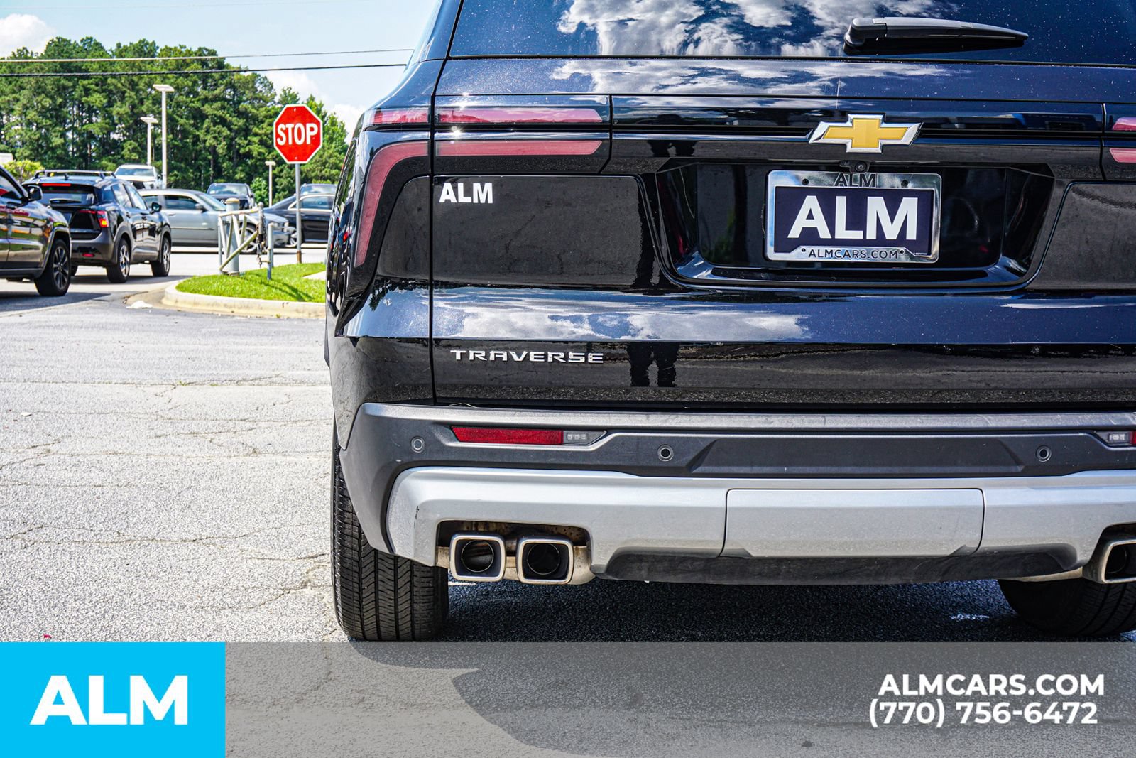 Used 2025 Chevrolet Traverse LT FWD image 16