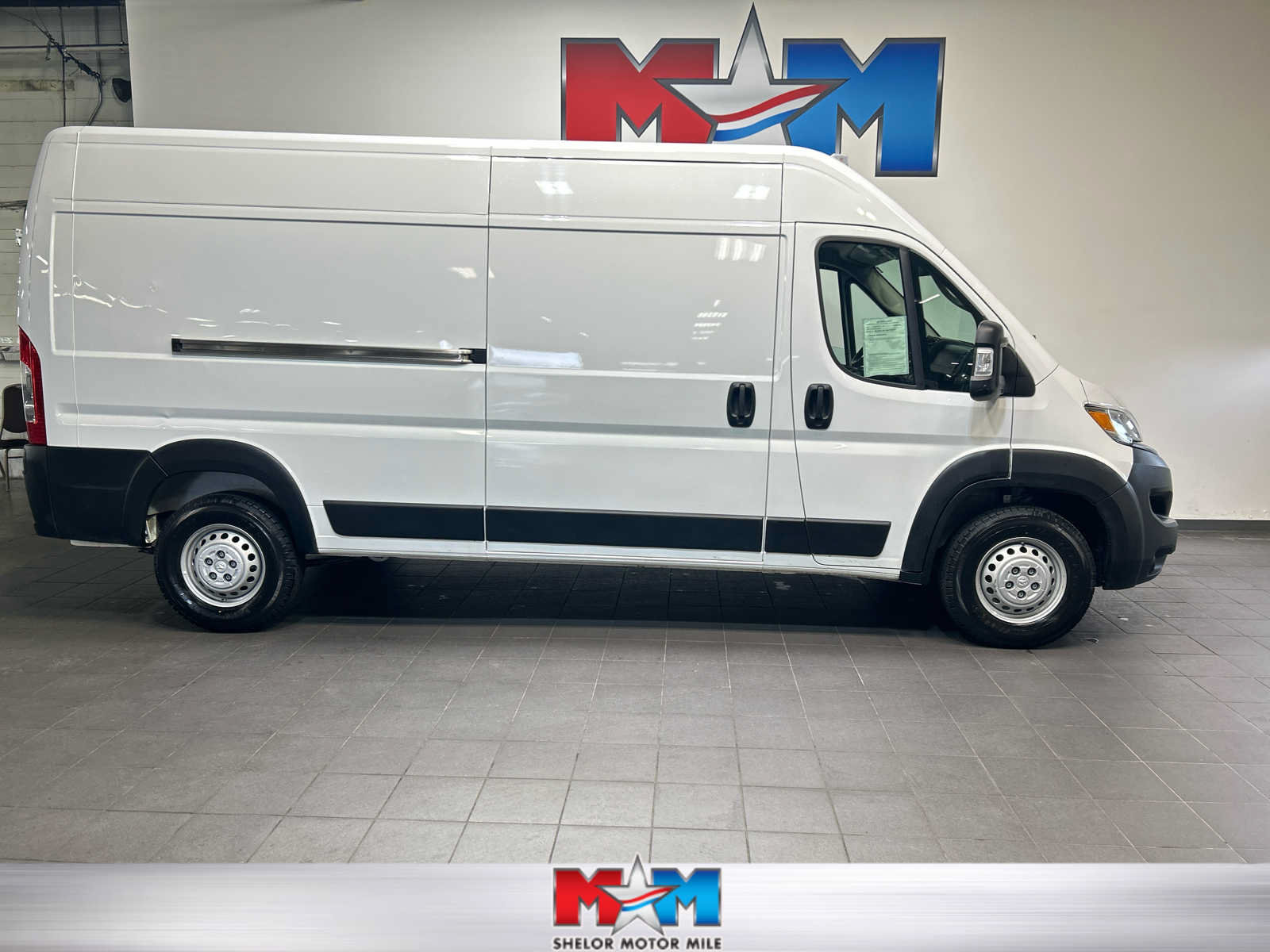 Used 2024 RAM ProMaster 2500 w/ Convenience Group FWD image 1
