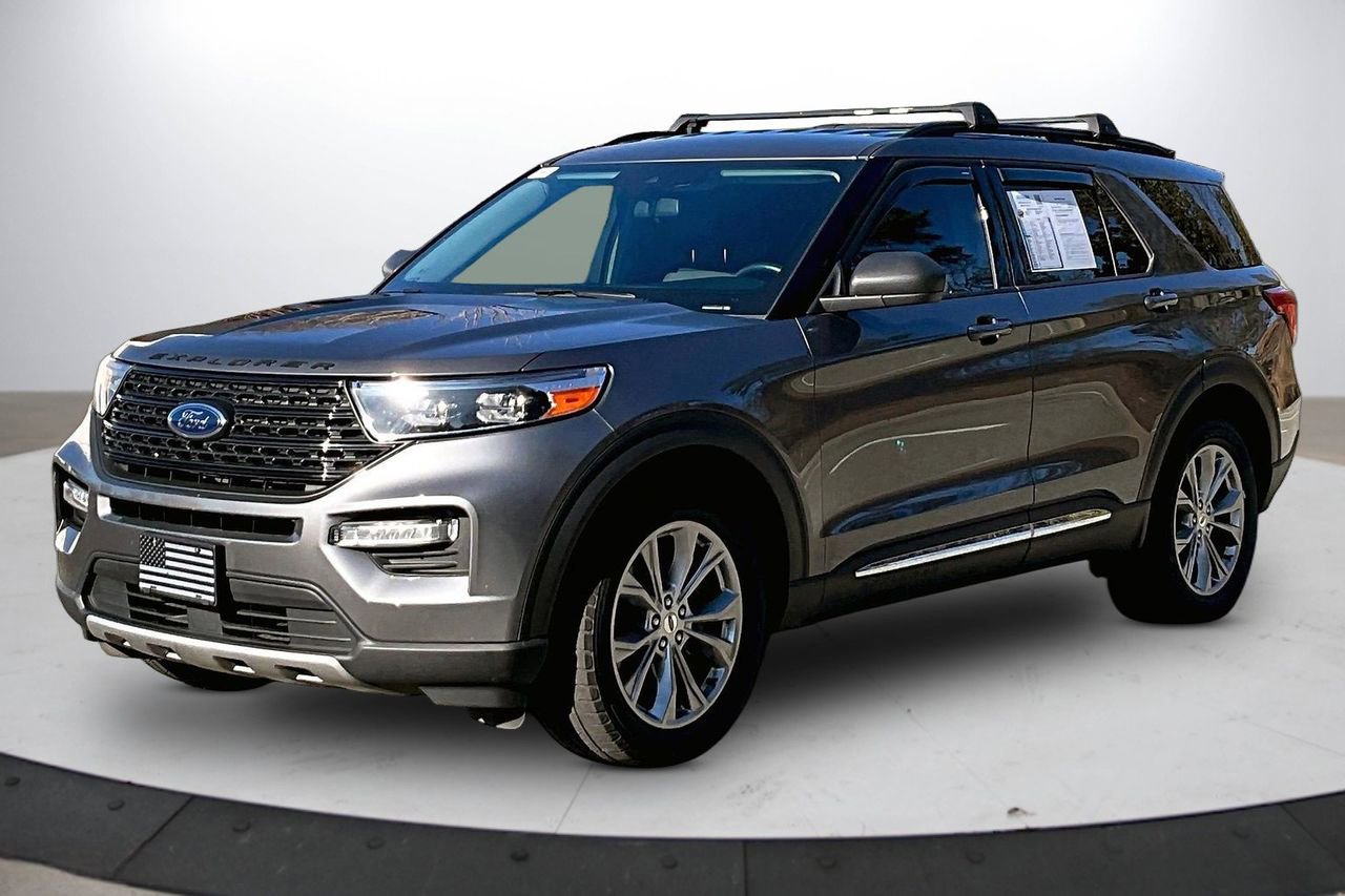 Used 2022 Ford Explorer XLT w/ Equipment Group 202A image 4