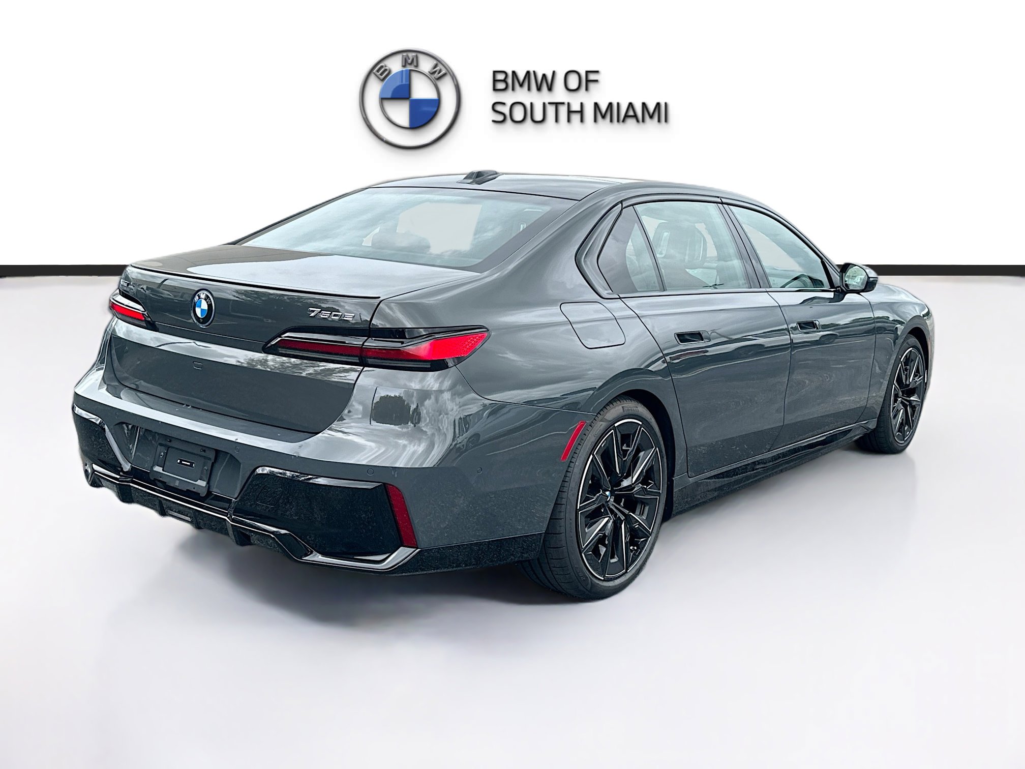 New 2026 BMW 750e xDrive w/ Premium Package image 6