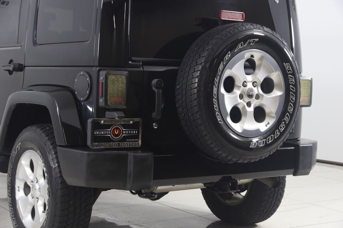 Used 2015 Jeep Wrangler Unlimited Sahara w/ Connectivity Group AWD/4WD image 20