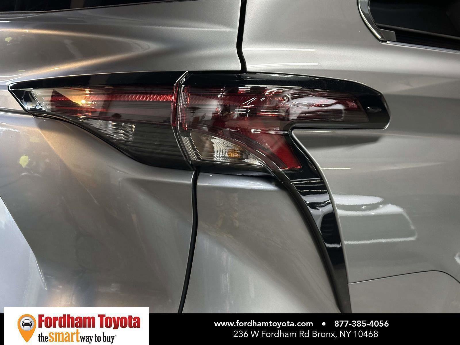 Used 2026 Toyota Sienna LE image 10