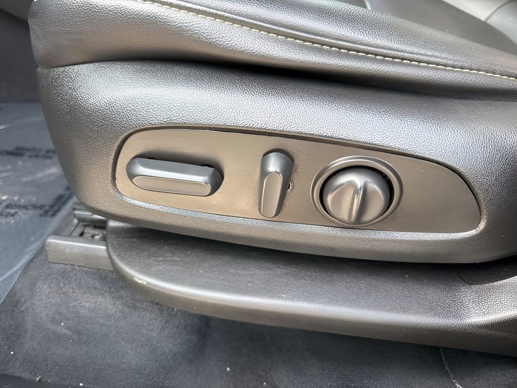 Used 2022 Chevrolet Traverse LT image 10