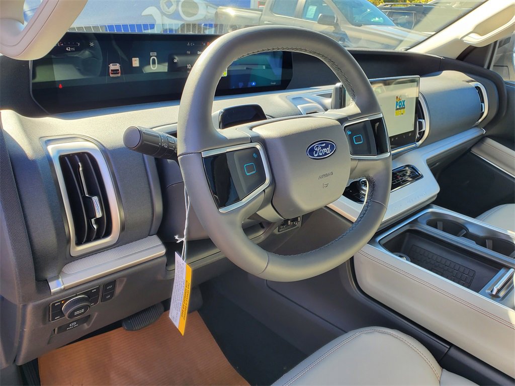 New 2025 Ford Expedition Active image 9