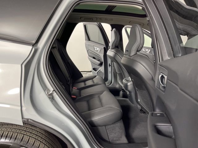 Used 2025 Volvo XC60 B5 Plus image 45