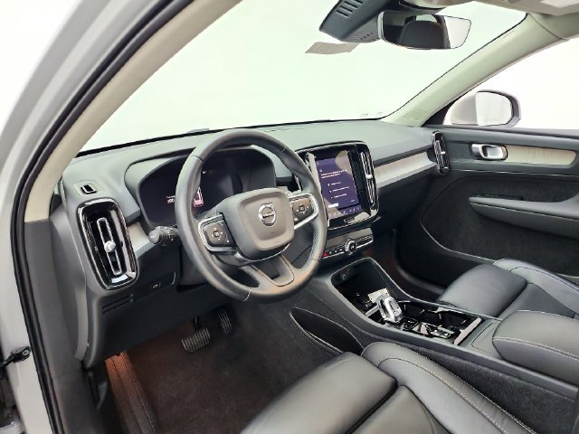 Certified 2023 Volvo XC40 B5 Plus w/ Protection Package Premier AWD/4WD image 20