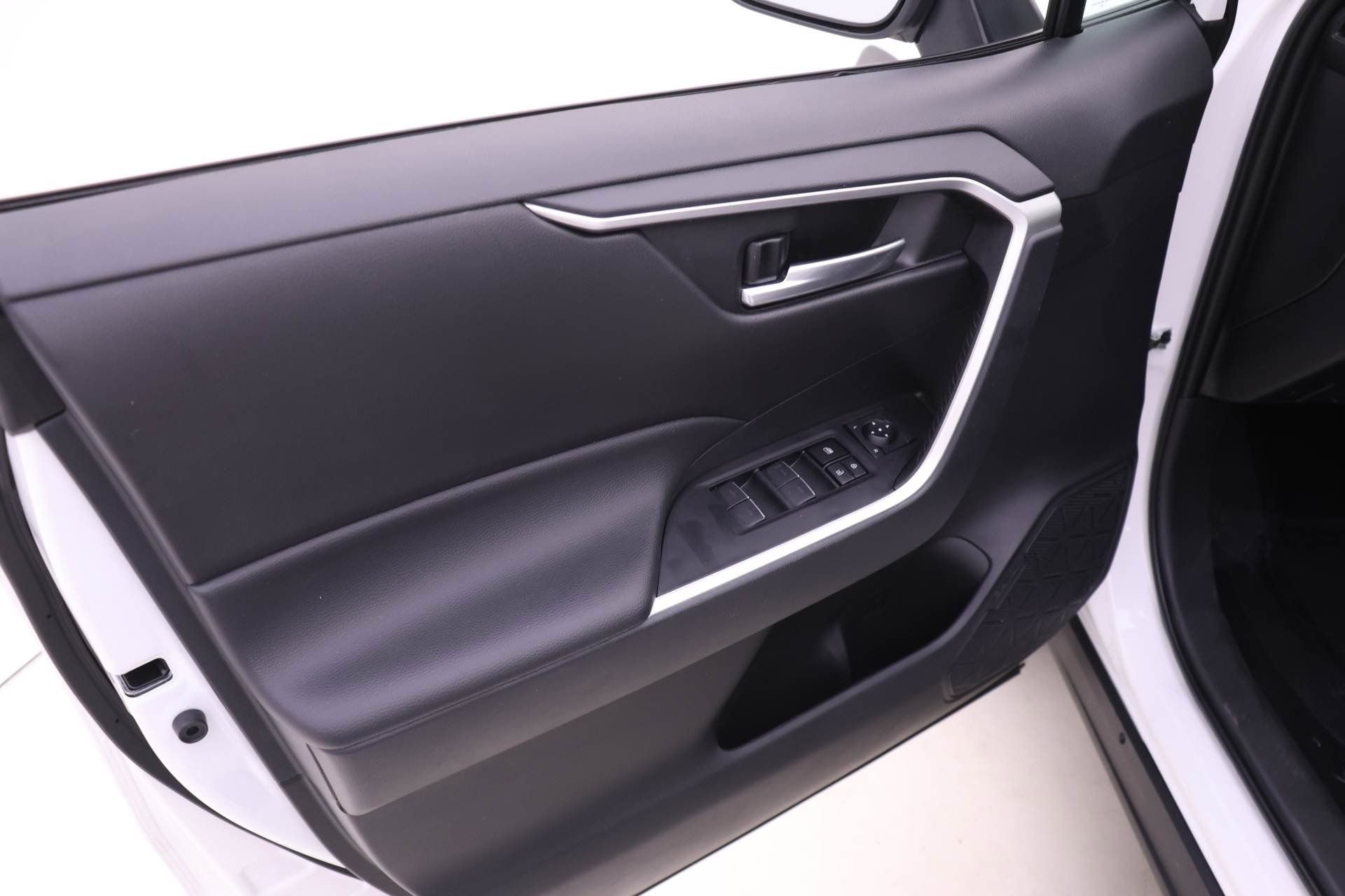 Used 2024 Toyota RAV4 XLE image 8