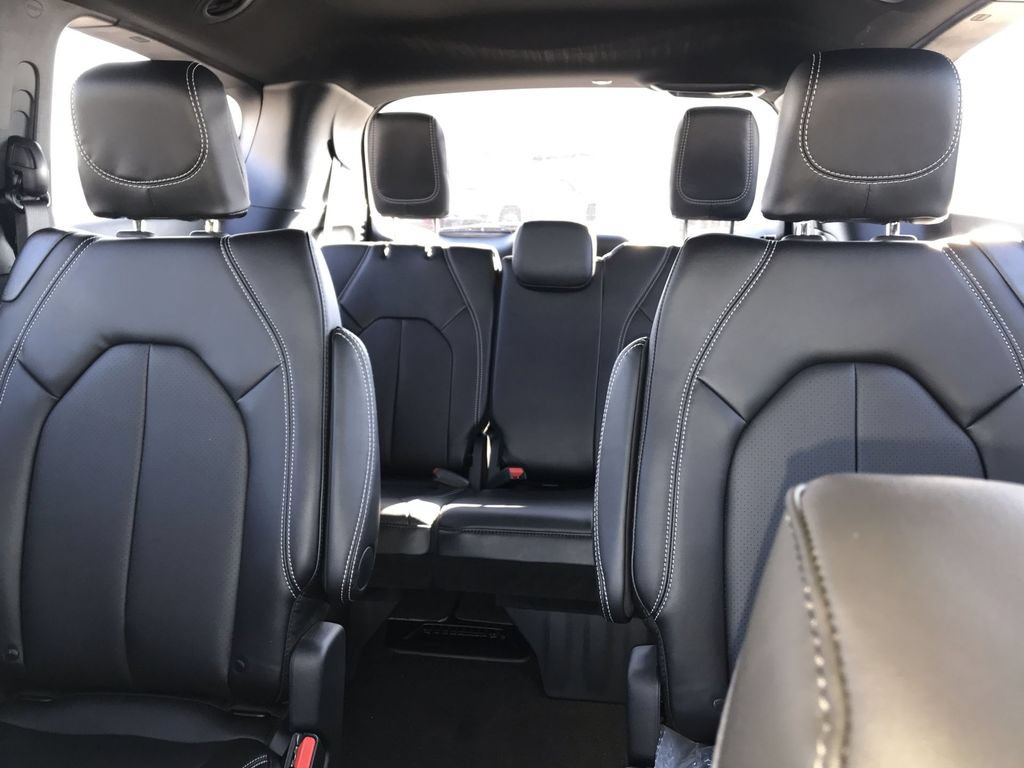 New 2026 Chrysler Pacifica Select FWD image 22