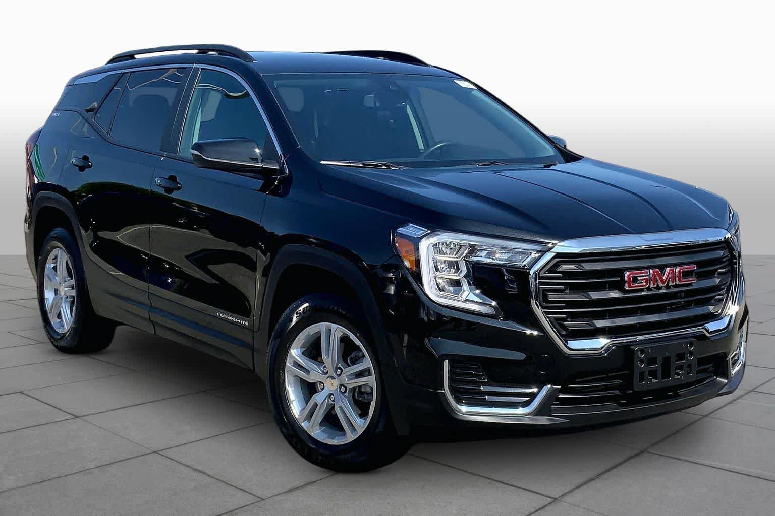 Used 2023 GMC Terrain SLE w/ Driver Convenience Package AWD/4WD image 3