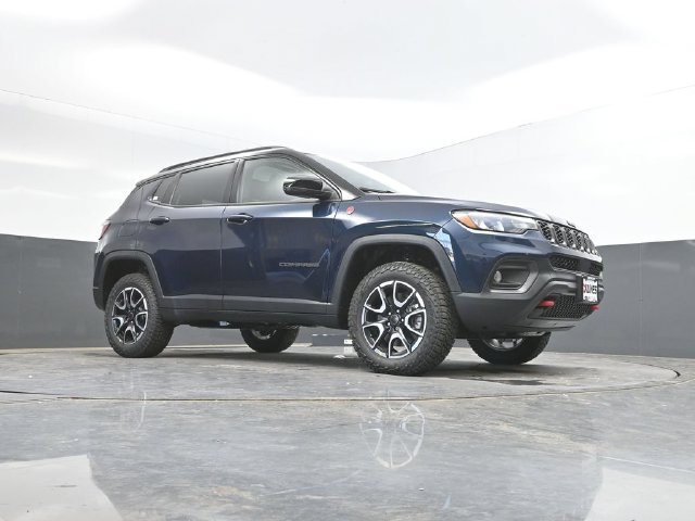 New 2026 Jeep Compass Trailhawk w/ Sun, Sound & Navigation Group AWD/4WD image 42