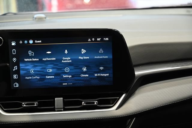 New 2027 Chevrolet Equinox LT w/ Convenience Package II FWD image 15