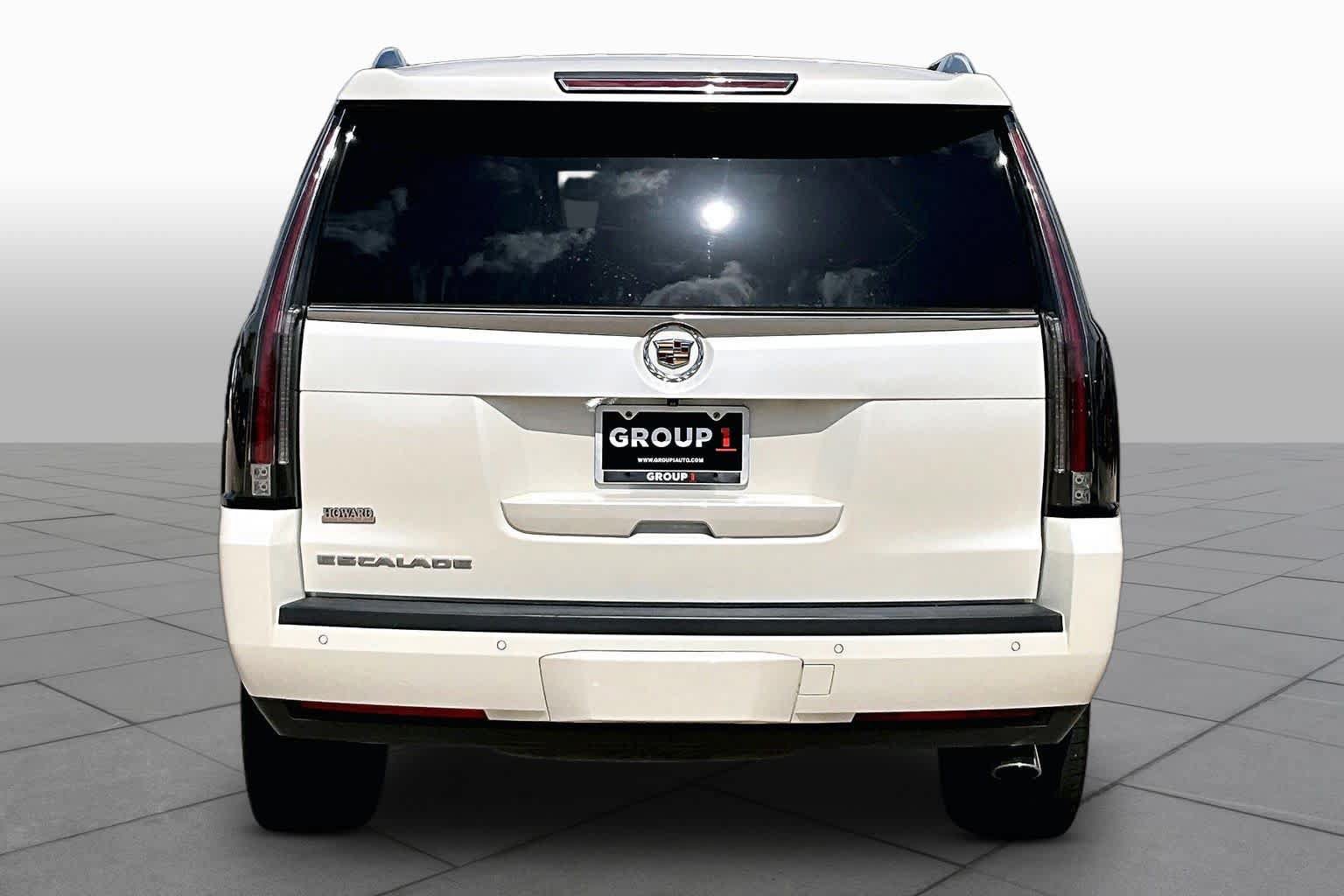 Used 2015 Cadillac Escalade Luxury AWD/4WD image 4