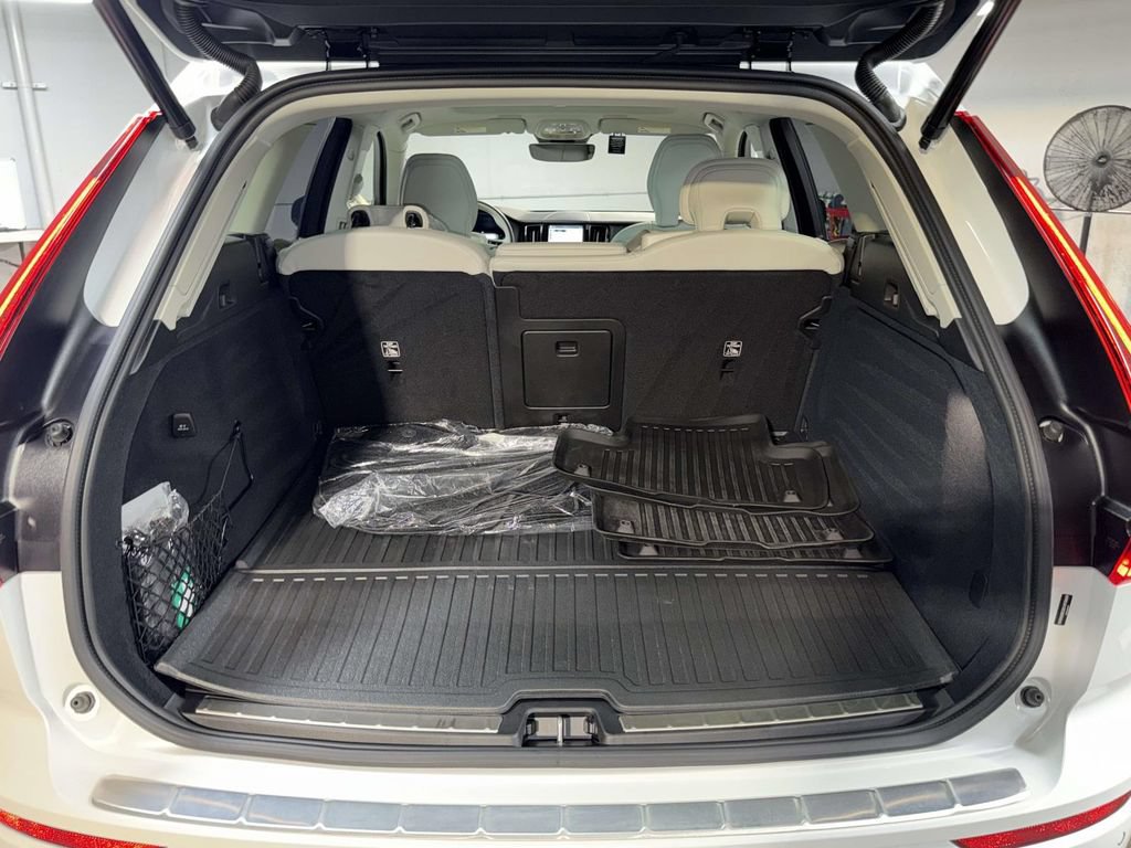 Used 2025 Volvo XC60 T8 Plus w/ Protection Package Premier AWD/4WD image 17