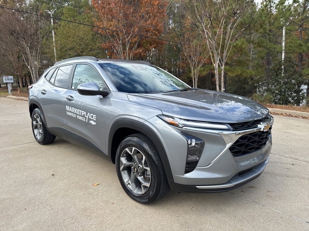 Used 2025 Chevrolet Trax LT w/ Driver Confidence Package