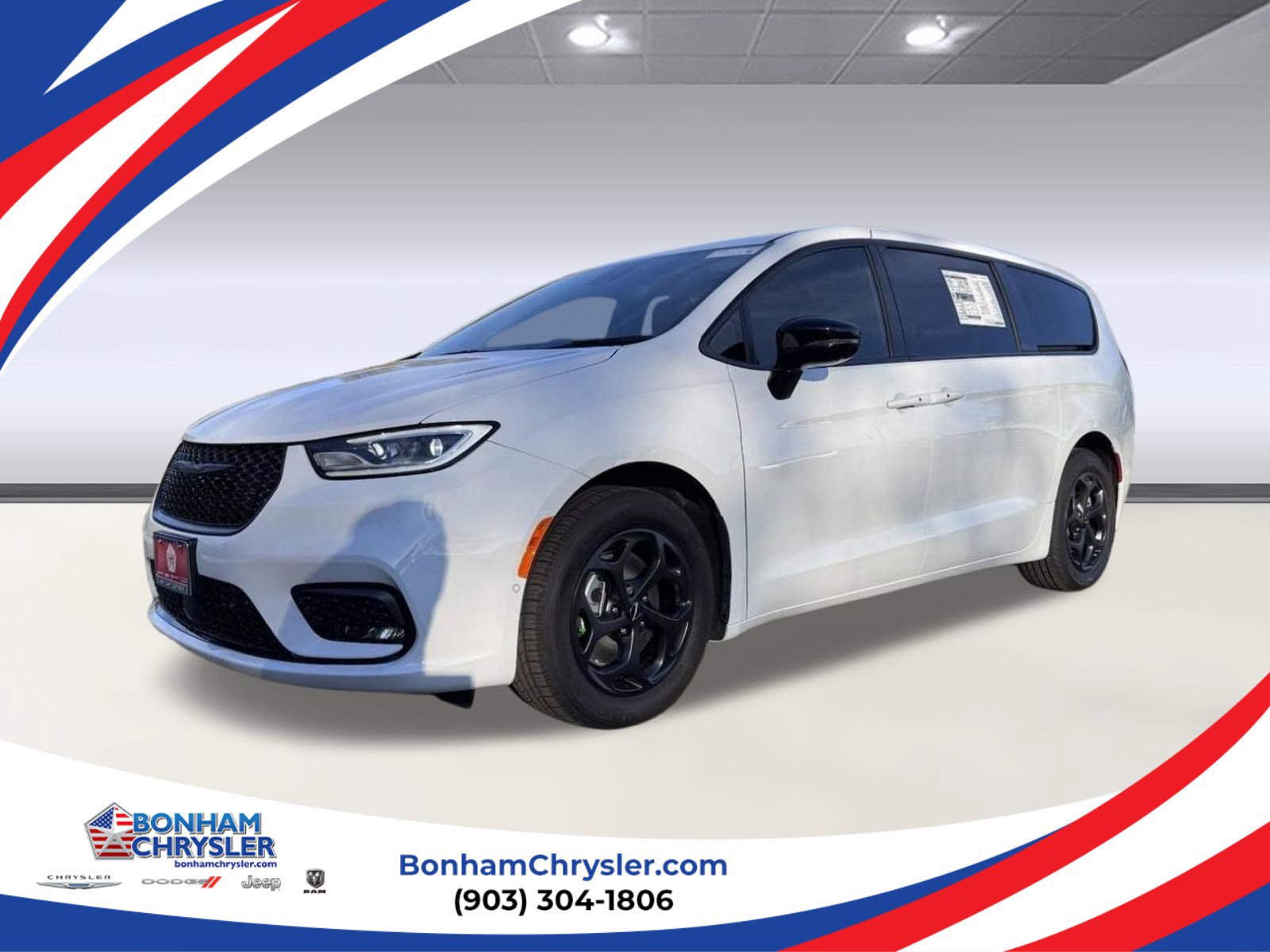 New 2024 Chrysler Pacifica Limited w/ Uconnect Theater Family Group image 1