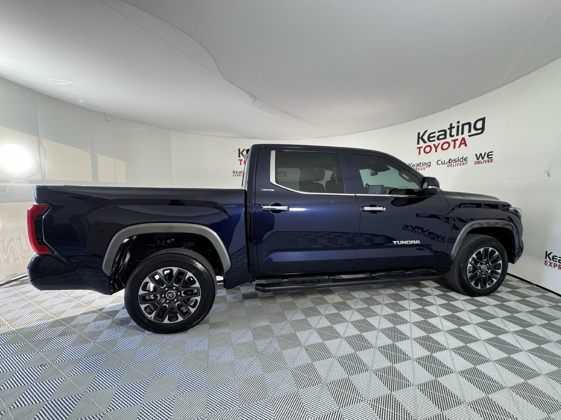 Used 2024 Toyota Tundra Limited w/ Power Package AWD/4WD image 4