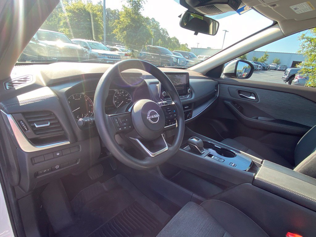 Used 2023 Nissan Rogue SV FWD image 9