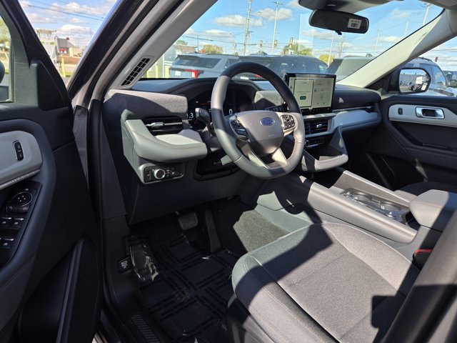 New 2026 Ford Explorer Active image 2