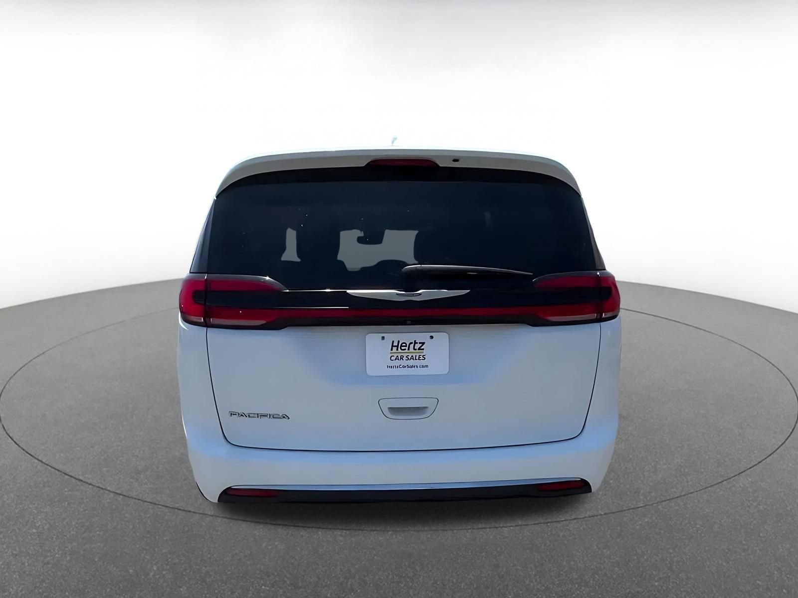 Used 2022 Chrysler Pacifica Touring-L FWD image 12