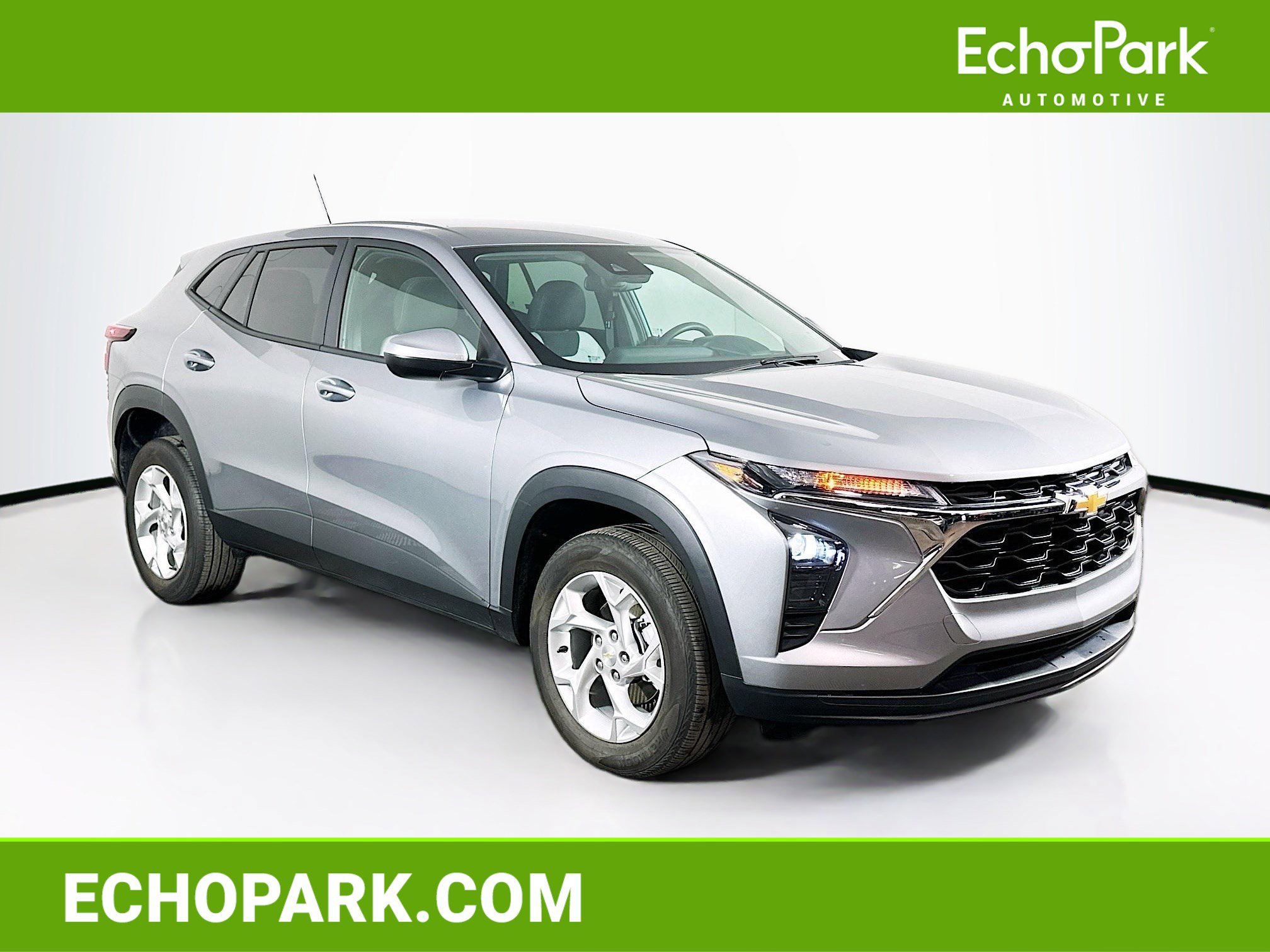 Used 2025 Chevrolet Trax LS w/ LS Convenience Package image 1