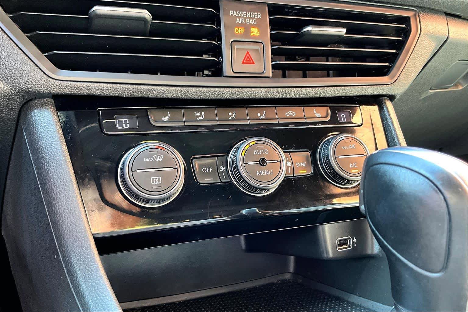 Used 2019 Volkswagen Jetta R-Line FWD image 33