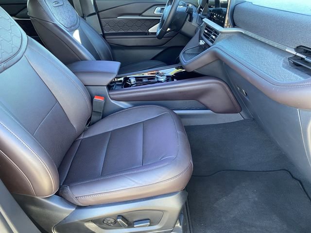 Certified 2025 Ford Explorer Platinum w/ LUX Leather Package image 12