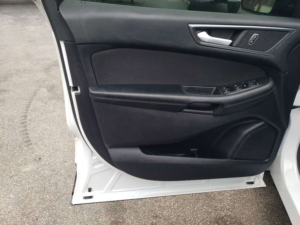 Used 2019 Ford Edge SE image 27