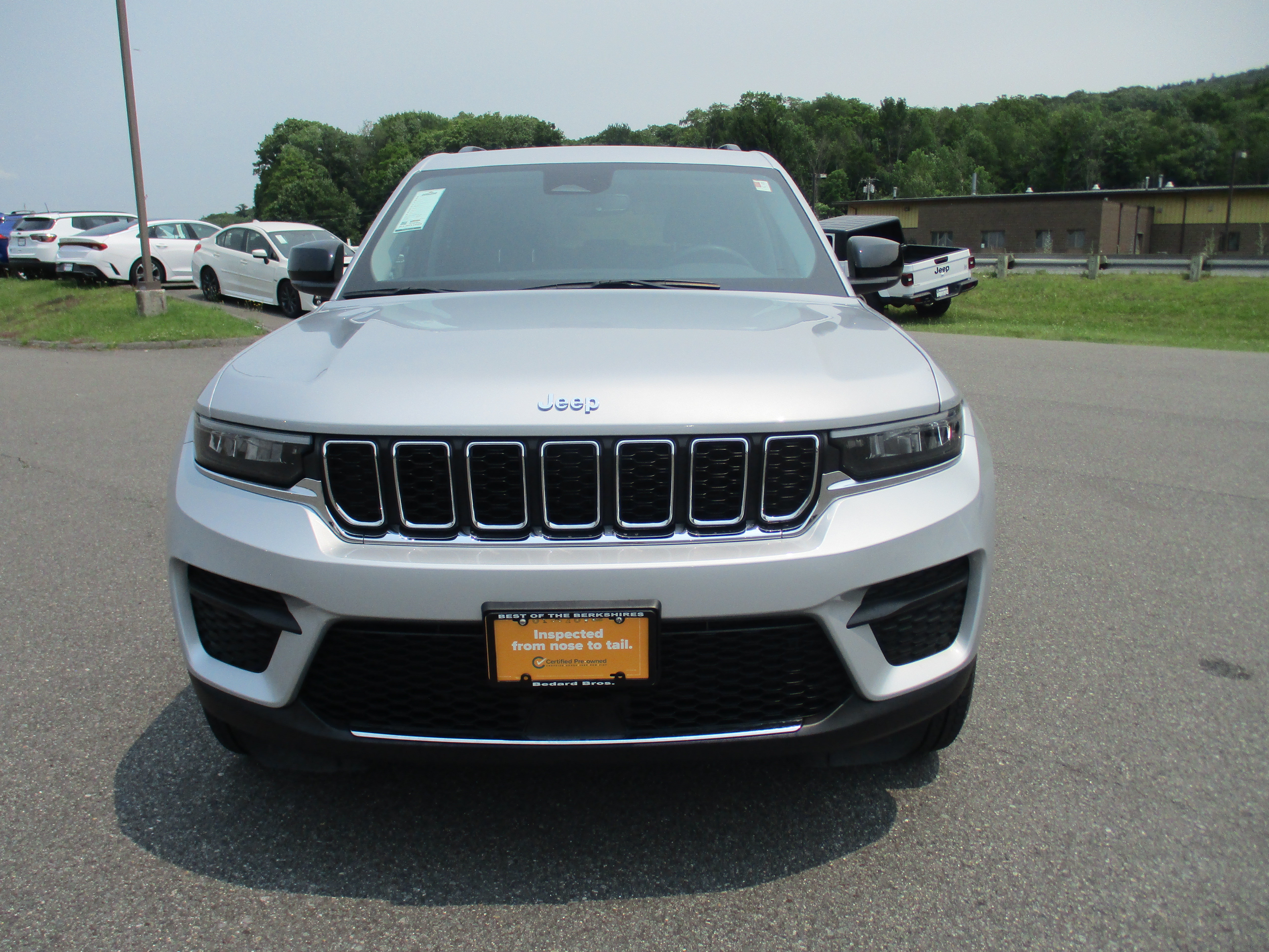 Certified 2023 Jeep Grand Cherokee Laredo X AWD/4WD image 2