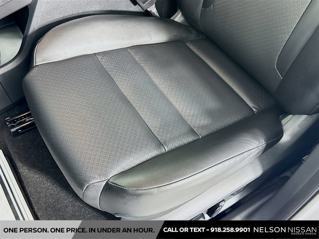 Used 2023 Nissan Rogue SV w/ SV Premium B Package FWD image 18