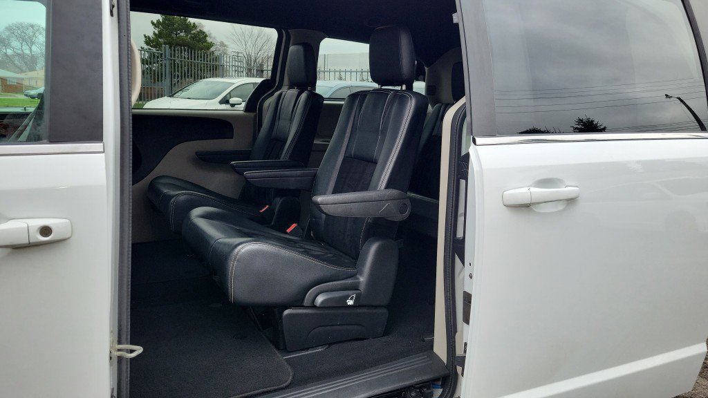 Used 2019 Dodge Grand Caravan SXT image 25