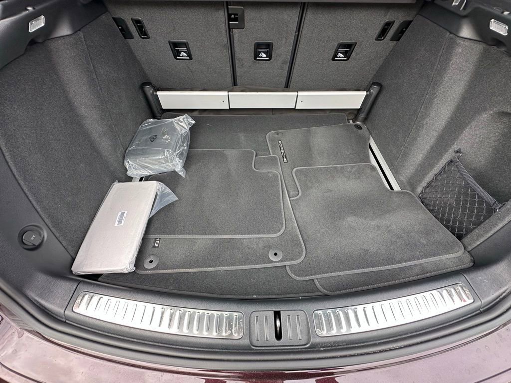 Certified 2025 Porsche Macan Turbo image 41