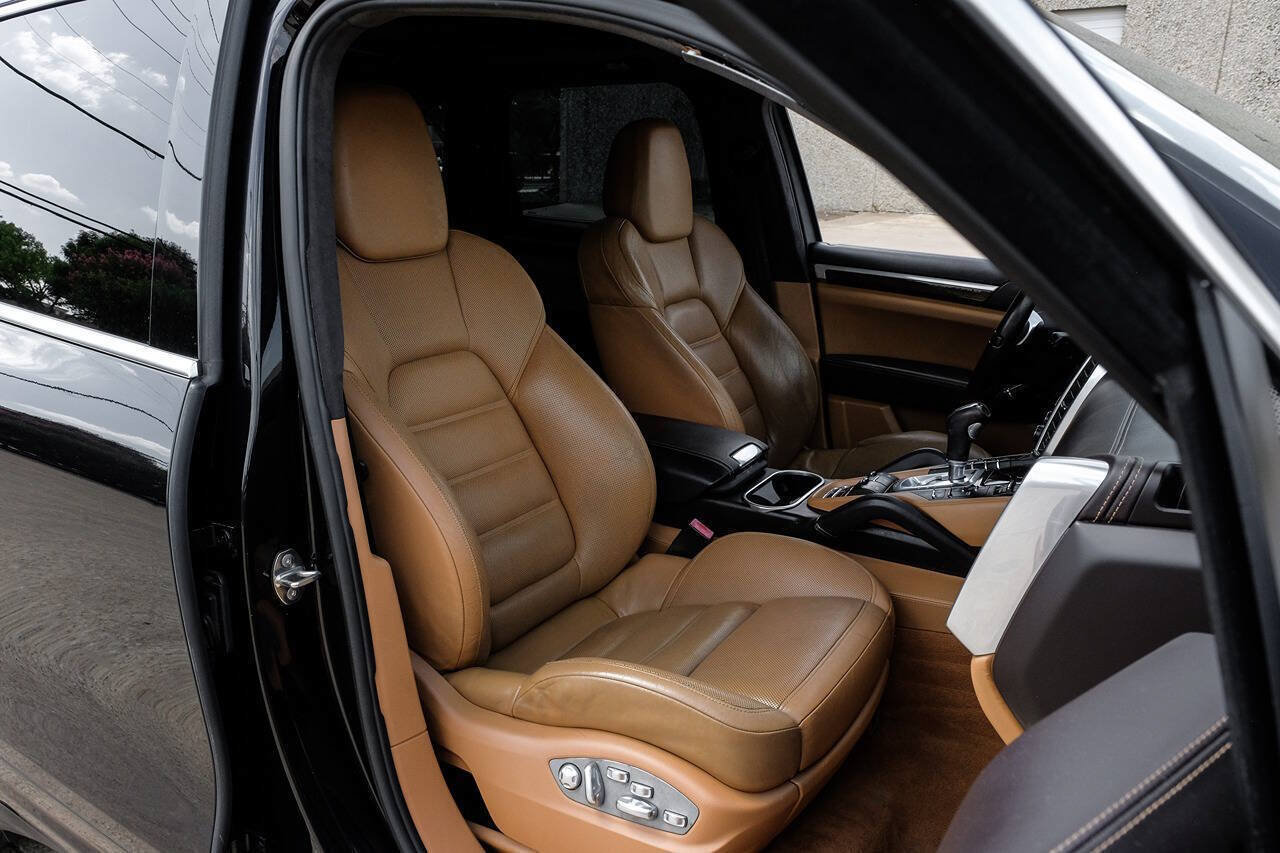 Used 2012 Porsche Cayenne Turbo AWD/4WD image 40