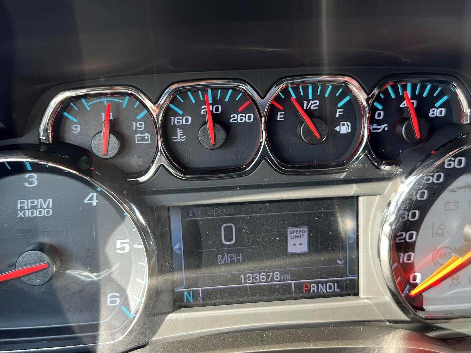 Used 2020 Chevrolet Suburban LT image 20