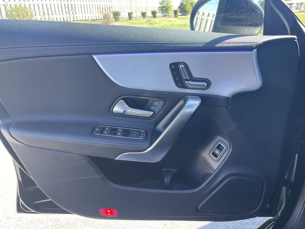 Used 2025 Mercedes-Benz CLA 250 4MATIC image 32