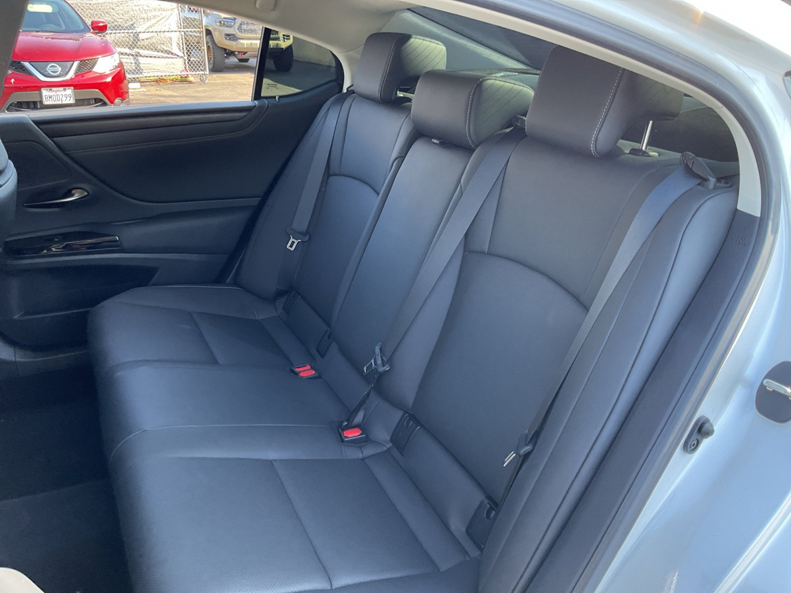 Used 2025 Lexus ES 300h w/ Premium Package FWD image 19