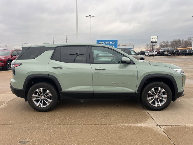 Used 2026 Chevrolet Equinox LT w/ Convenience Package II image 2