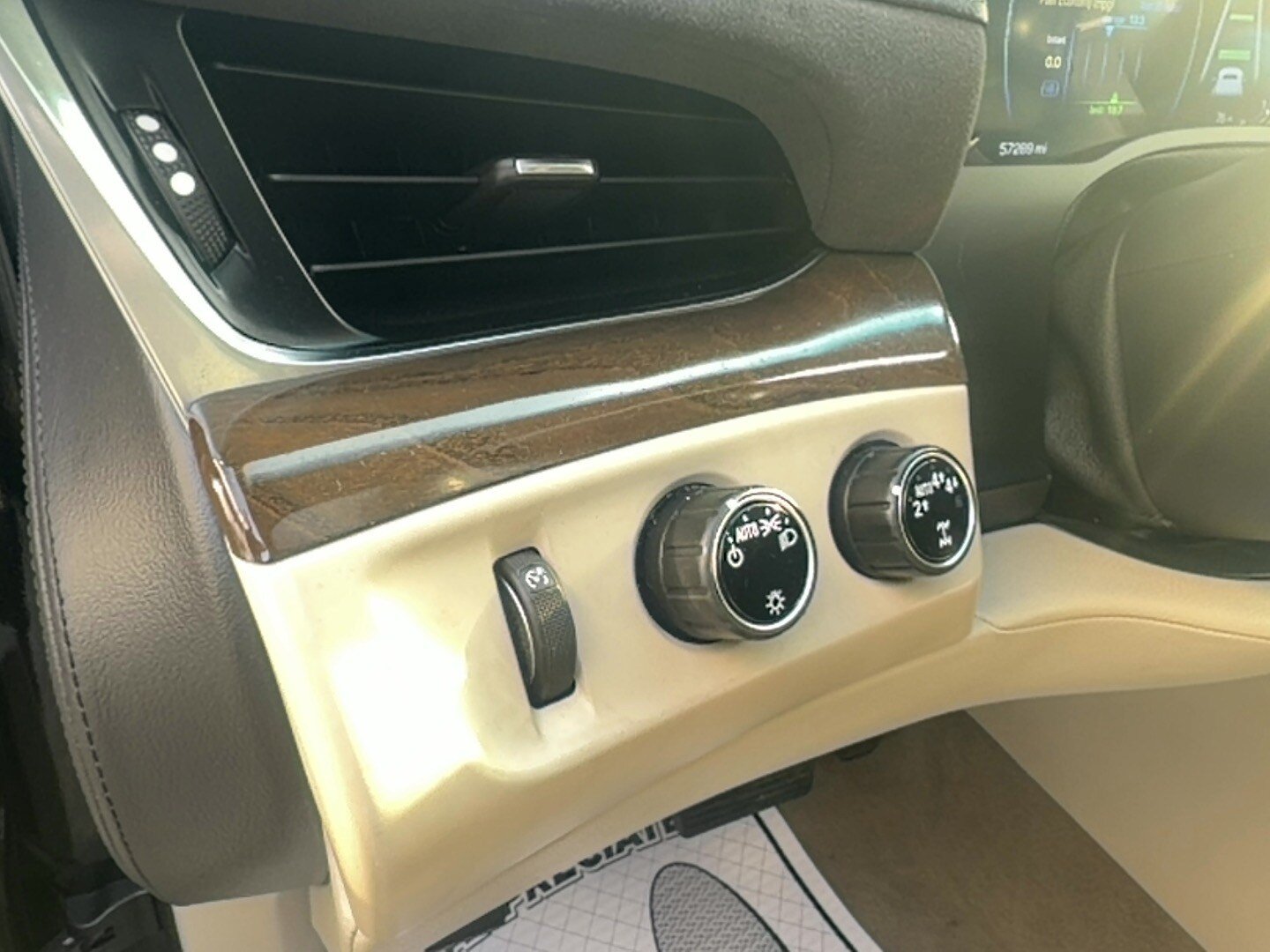 Used 2018 Cadillac Escalade ESV Luxury AWD/4WD image 27